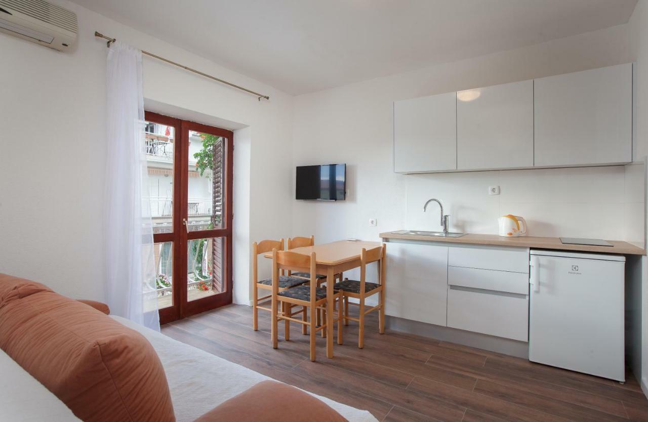 Apartmani Tina ポドゥゴラ エクステリア 写真
