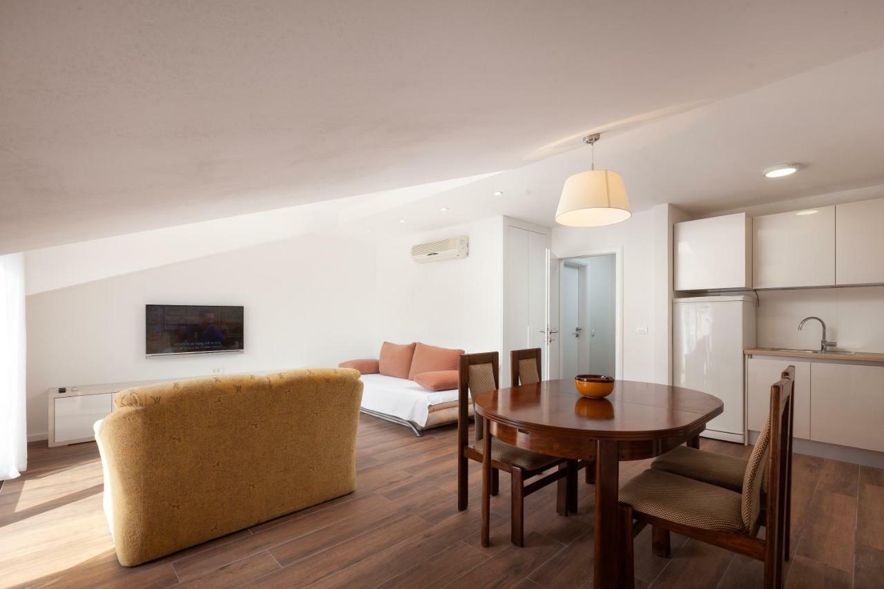 Apartmani Tina ポドゥゴラ エクステリア 写真